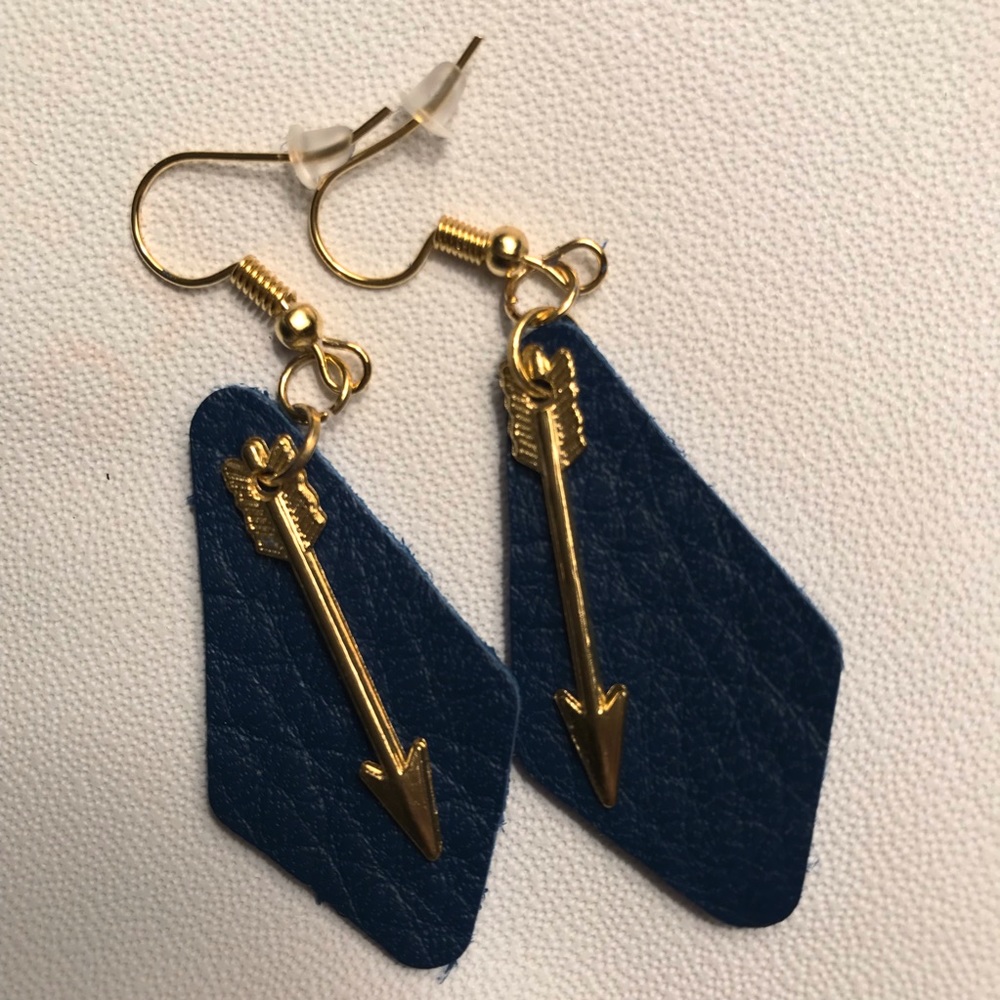 Blue leather arrow accent earrings - Picture 2 of 7